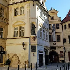 https://apartments-tynska-7.praguehotelsweb.com